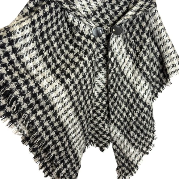Houndstooth Cape - Picture 3 of 8